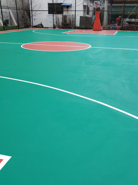 莆田 球场长期使用易出现地面开裂